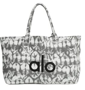 NWT Alo Yoga Iconic Shopper Tote in Grey Tiedye